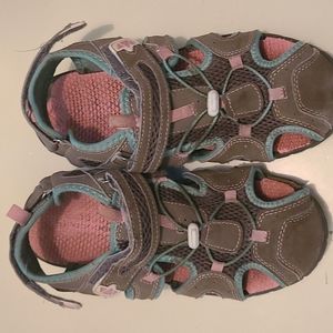 Girl's hiking sandals with adjustable straps